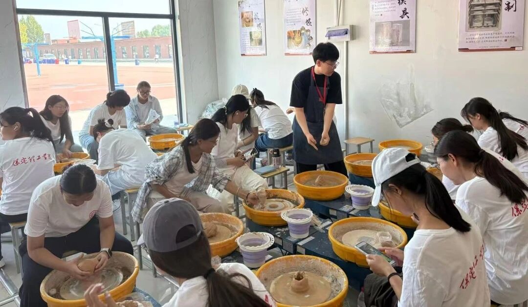 探秘科研殿堂 启迪求学初心｜米乐mile官方网站组织新生开展跨学院实验室研学活动