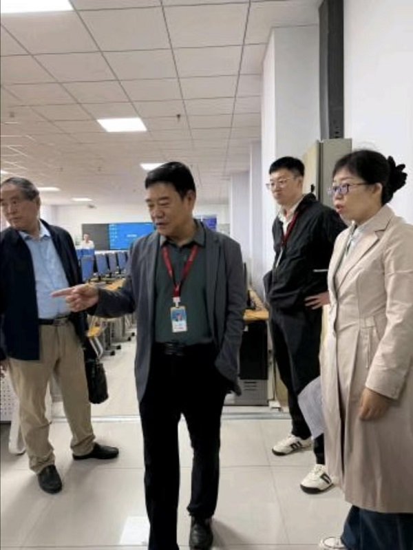 深耕实践育人赋能人才培养——臧卫东副 校长莅临管理科学与工程学院实验教学中 心调研指导工作