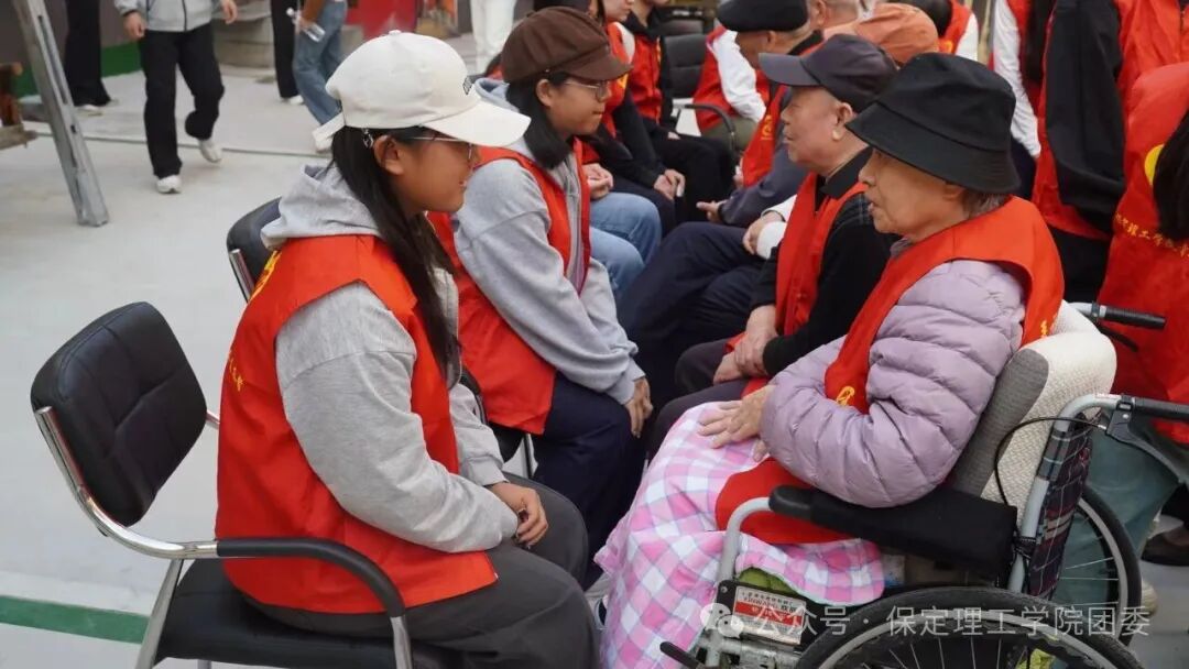 米乐mile官方网站青年志愿者中心开展敬老公益志愿服务活动