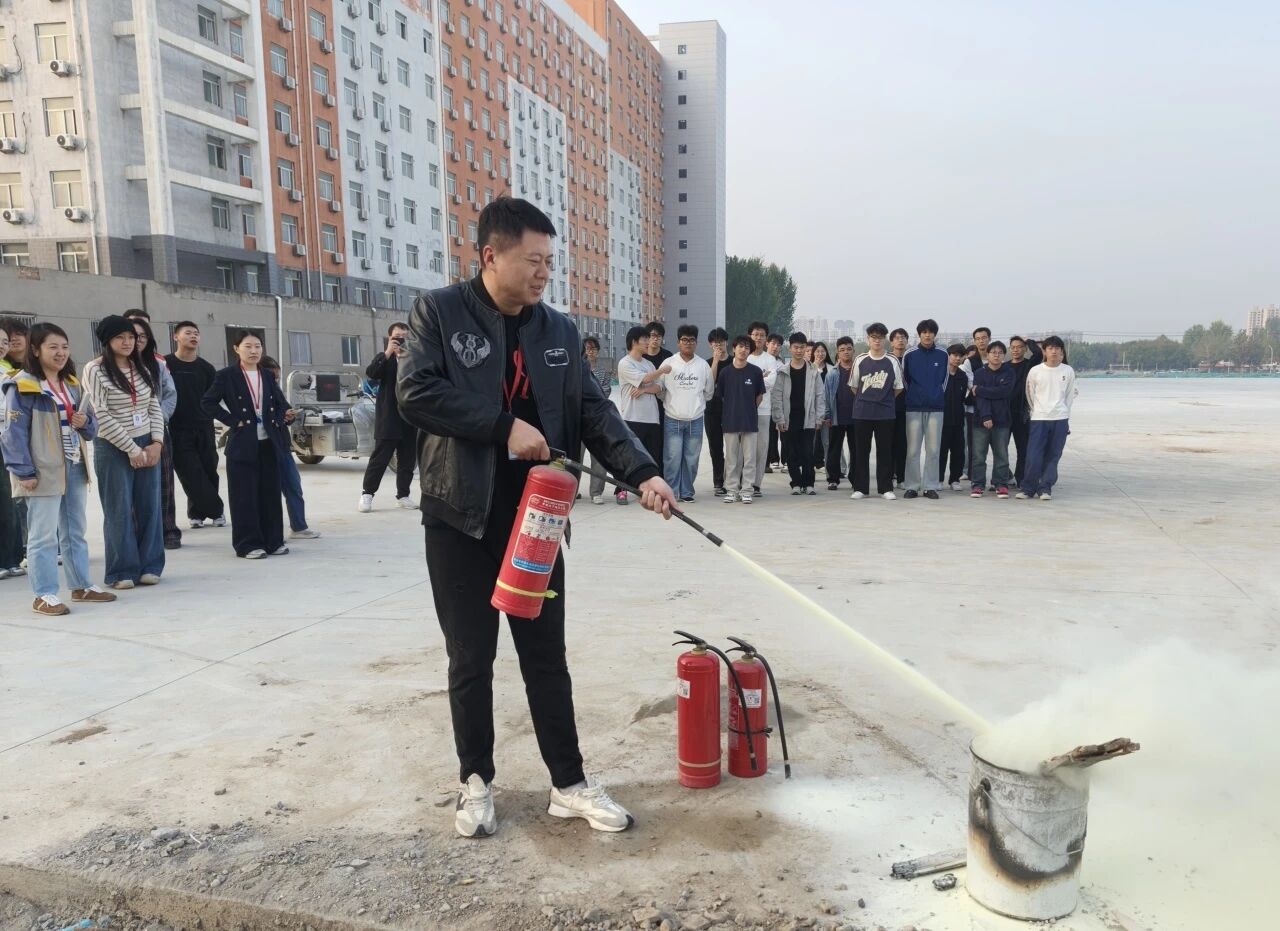 筑牢实验室安全防线  守护教学科研阵地丨米乐官网开展实验室消防安全培训暨应急演练