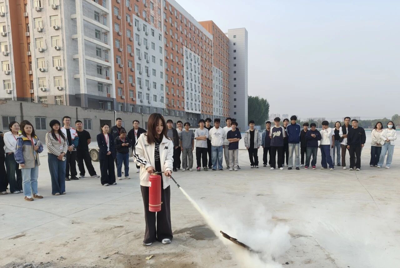 筑牢实验室安全防线  守护教学科研阵地丨米乐官网开展实验室消防安全培训暨应急演练
