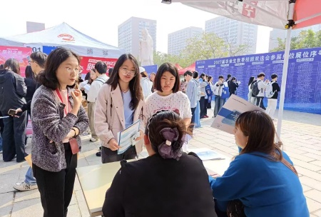 艺启金秋 职绘新程 ——米乐mile官方网站艺术学院依托秋招平台助力学子迈好择业第一步