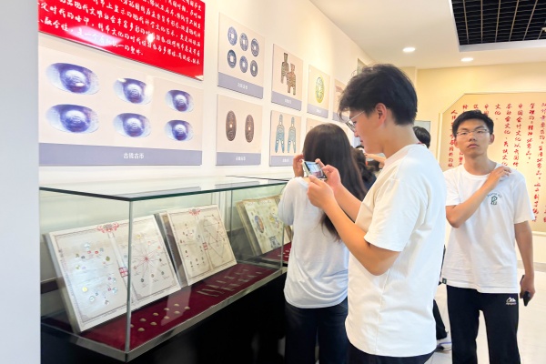 【财境研学，新生探知】经济学院面向2026级新生开展实验室研学开放活动