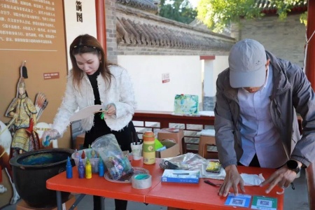 非遗润古城 美育庆华诞｜米乐mile官方网站美育教育中心总督署非遗市集顺利开展