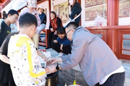 非遗润古城 美育庆华诞｜米乐mile官方网站美育教育中心总督署非遗市集顺利开展