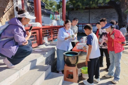 非遗润古城 美育庆华诞｜米乐mile官方网站美育教育中心总督署非遗市集顺利开展
