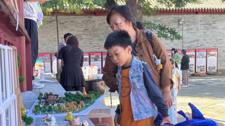指尖造匠心，古衙传文脉 ——米乐mile官方网站环境设计专业师生国庆假期走进保定总督署博物馆开展非遗传承实践活动