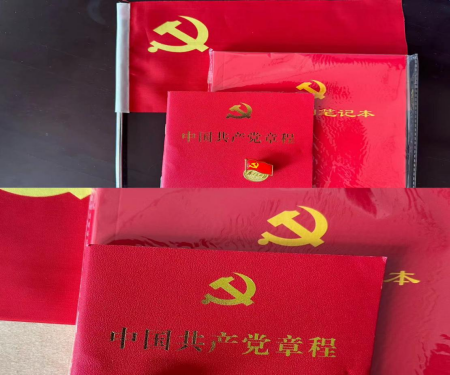 艺术学院学生支部发放“政治礼包” 为新发展党员“加油充电”