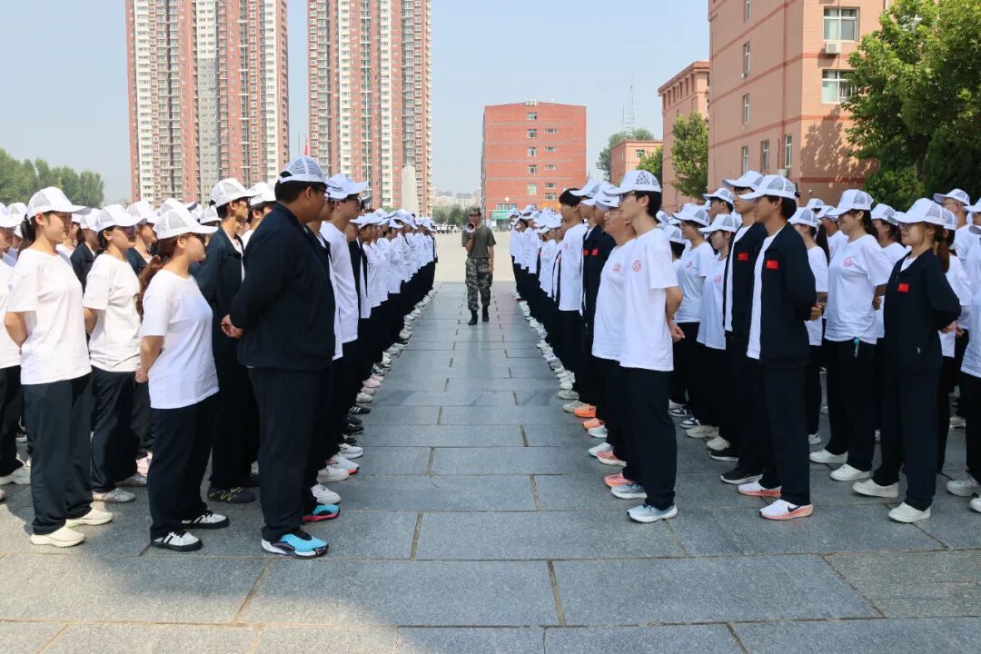 情暖军训,爱心补给——经济学院设